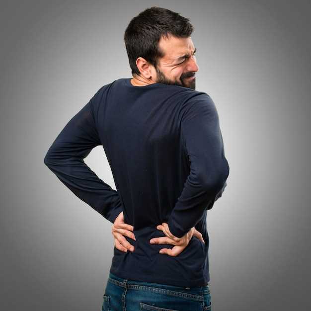 Почему болит левая сторона под ребром у мужчин: причины и лечение